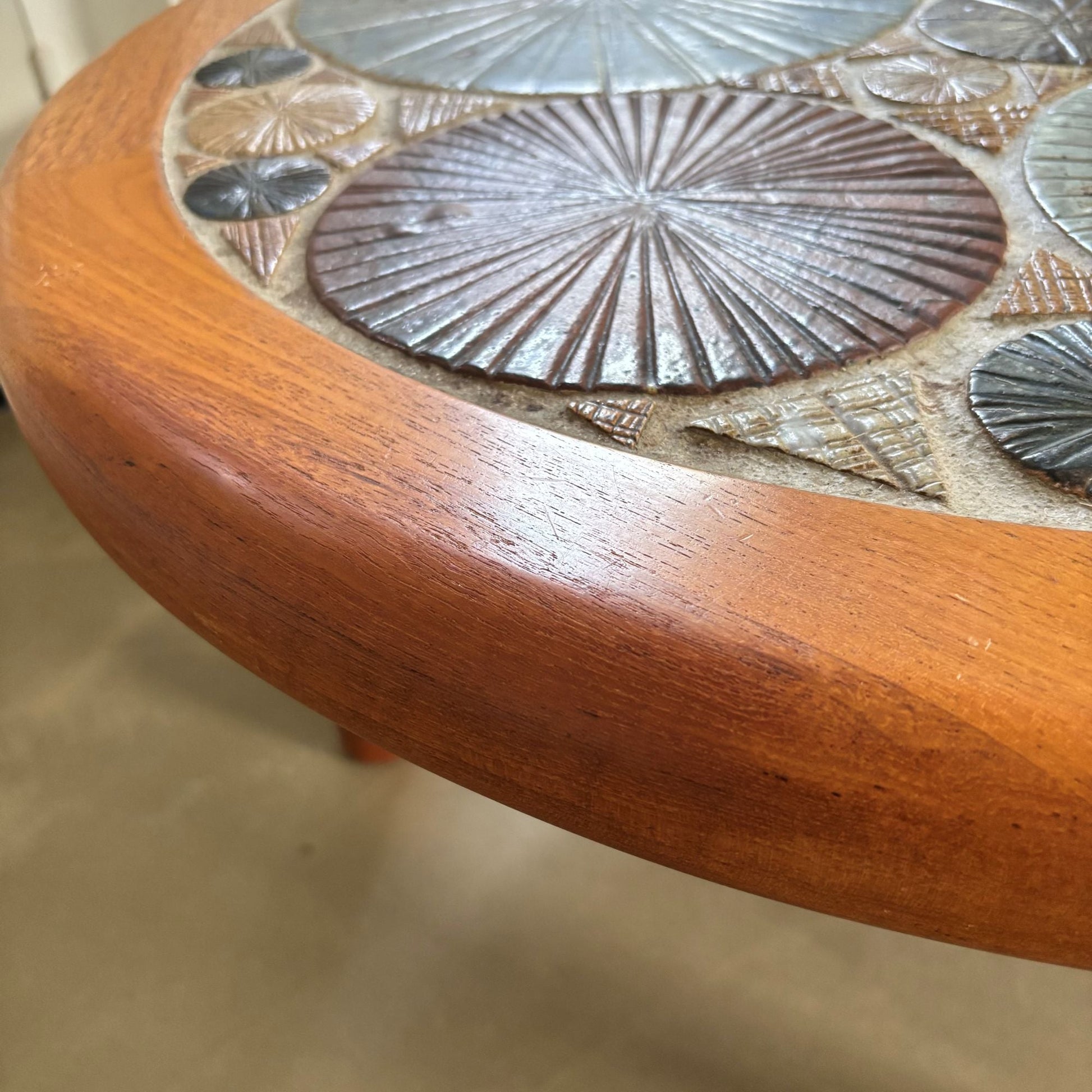 Ceramic and wooden side or coffee table, Tue Poulsen for Haslev, Denmark, 1960s - Collectors - Net.Work