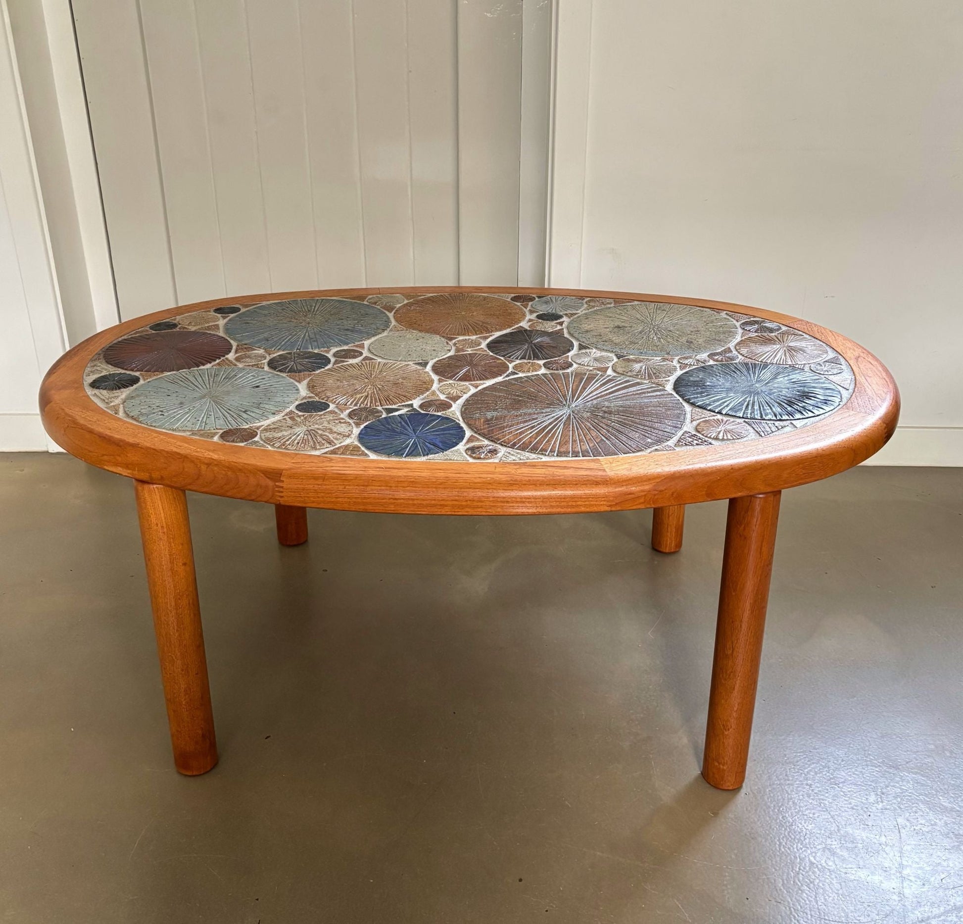 Ceramic and wooden side or coffee table, Tue Poulsen for Haslev, Denmark, 1960s - Collectors - Net.Work