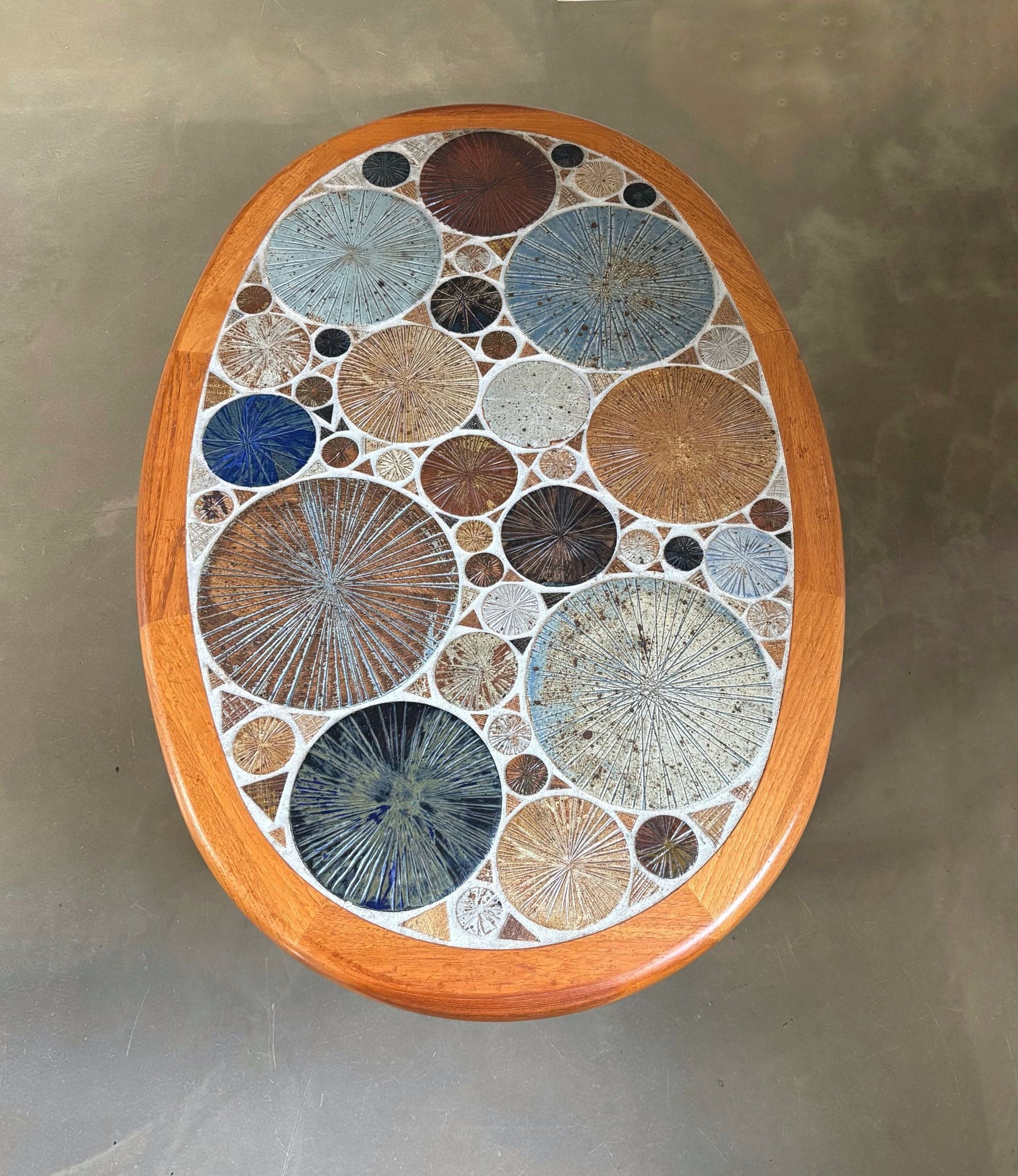 Ceramic and wooden side or coffee table, Tue Poulsen for Haslev, Denmark, 1960s - Collectors - Net.Work