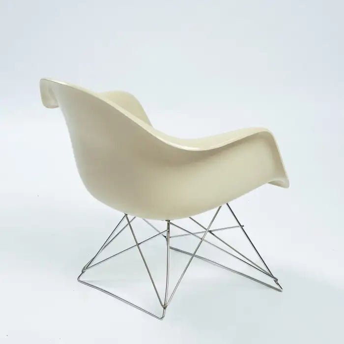 Charles and Ray Eames Vintage Fiberglass LAR Armchair Cat´s Cradle, 1970s - COLLECTORS RDAM