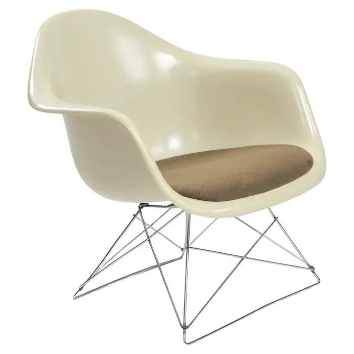 Charles and Ray Eames Vintage Fiberglass LAR Armchair Cat´s Cradle, 1970s - COLLECTORS RDAM