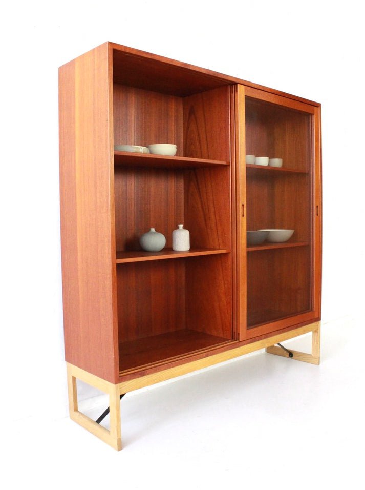 Display cabinet by Borgen Mogensen for Karl Andersson & Söner, Sweden - Collectors - Net.Work