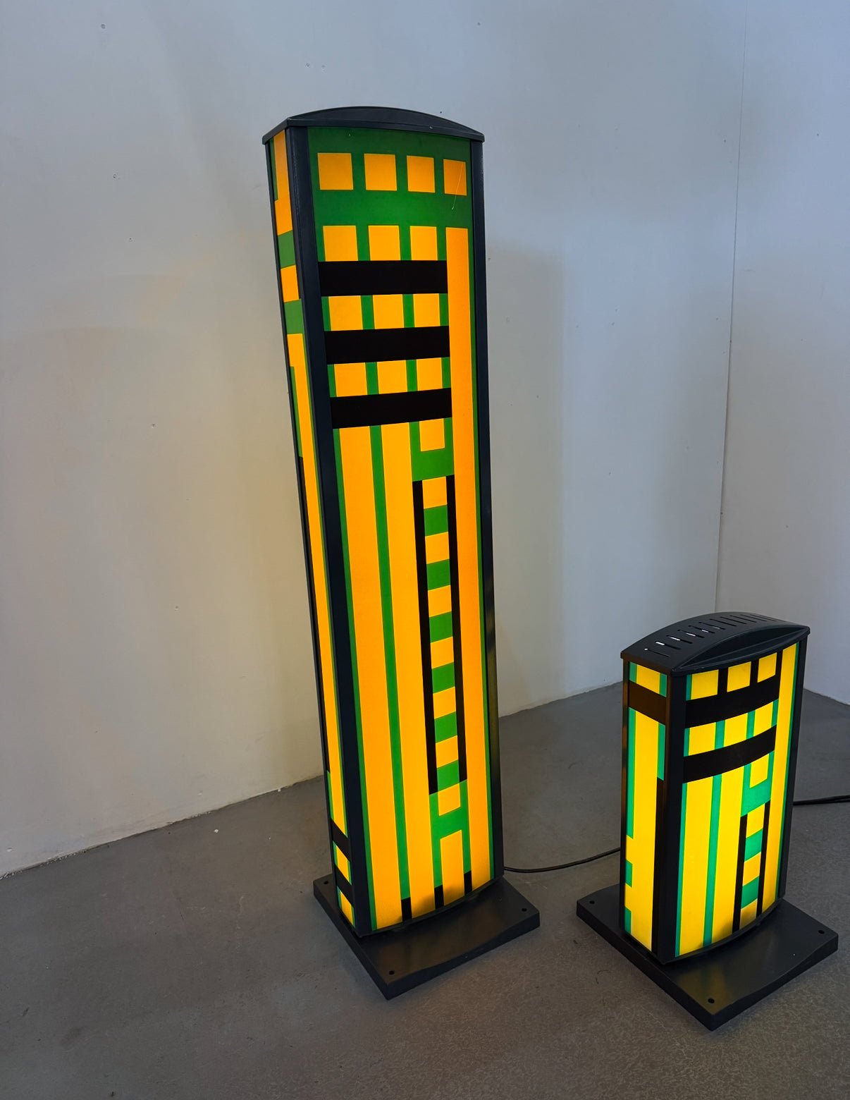 Memphis style floor lamps - COLLECTORS RDAM