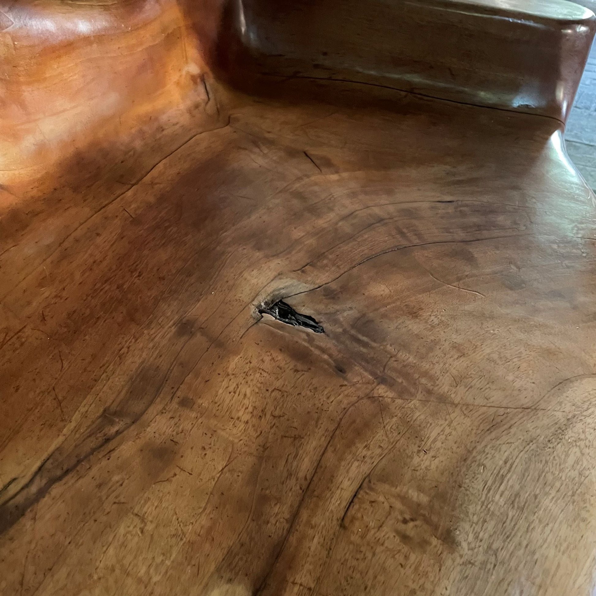 Sculptural, organically shaped solid wooden bench - COLLECTORS RDAM