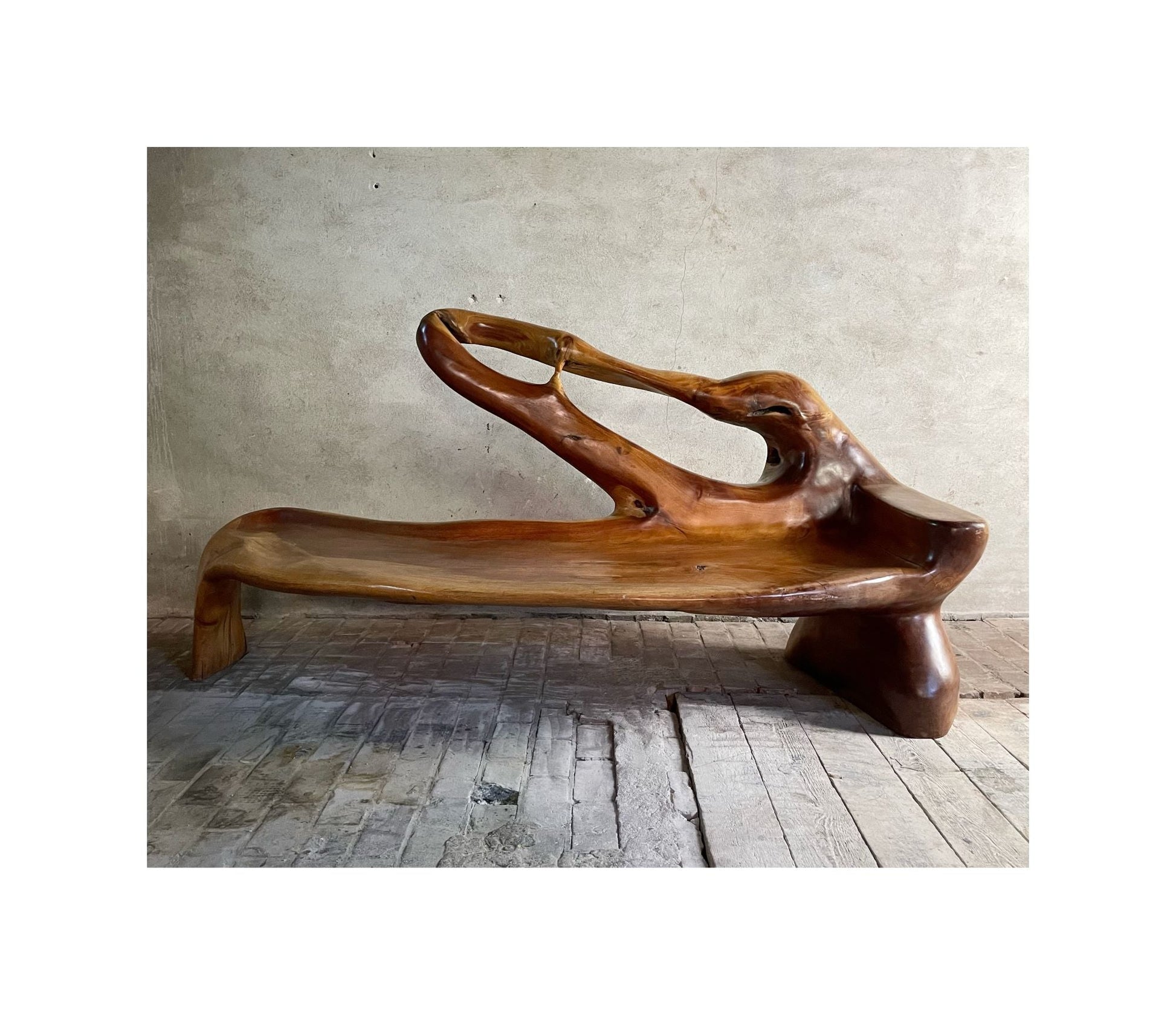 Sculptural, organically shaped solid wooden bench - COLLECTORS RDAM