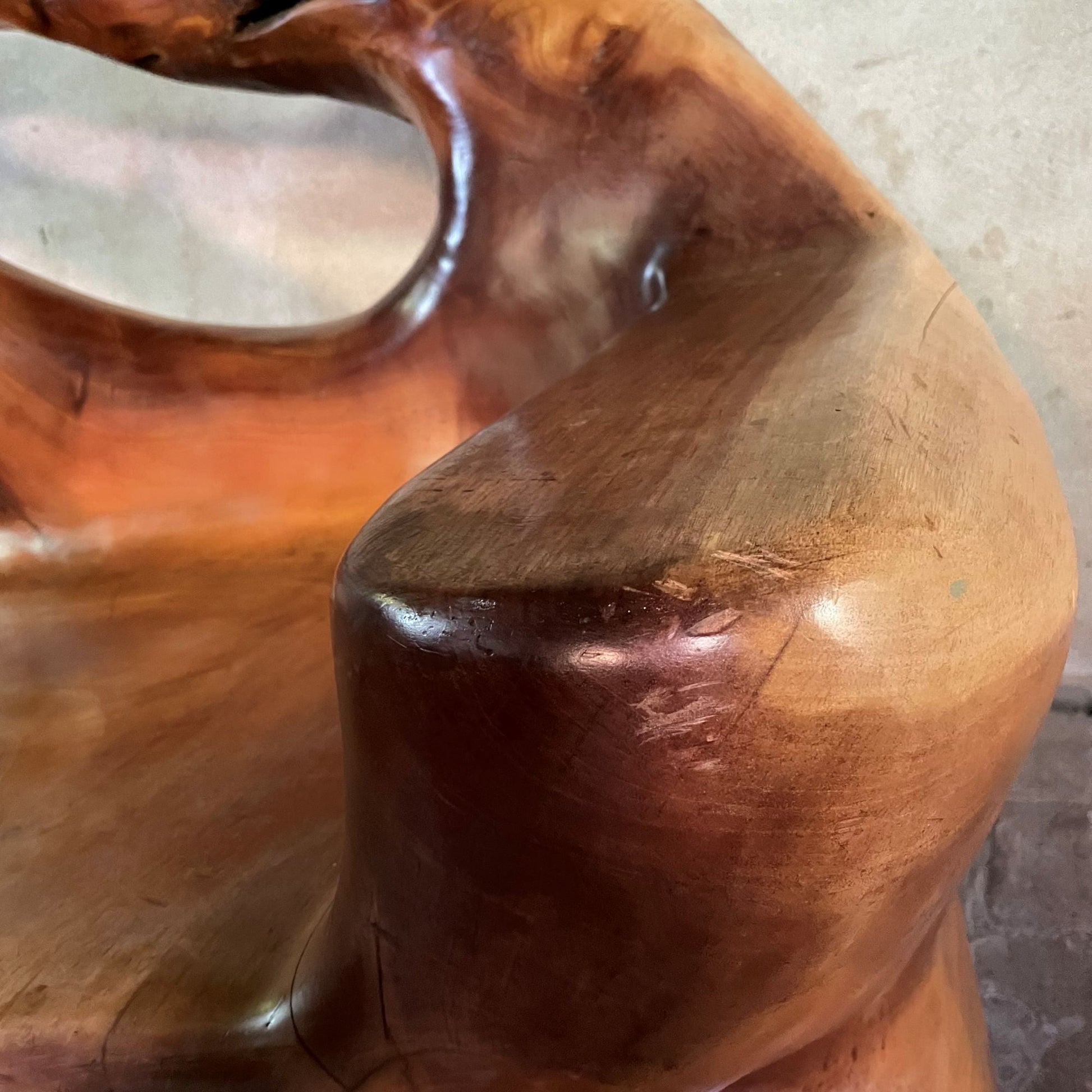 Sculptural, organically shaped solid wooden bench - COLLECTORS RDAM