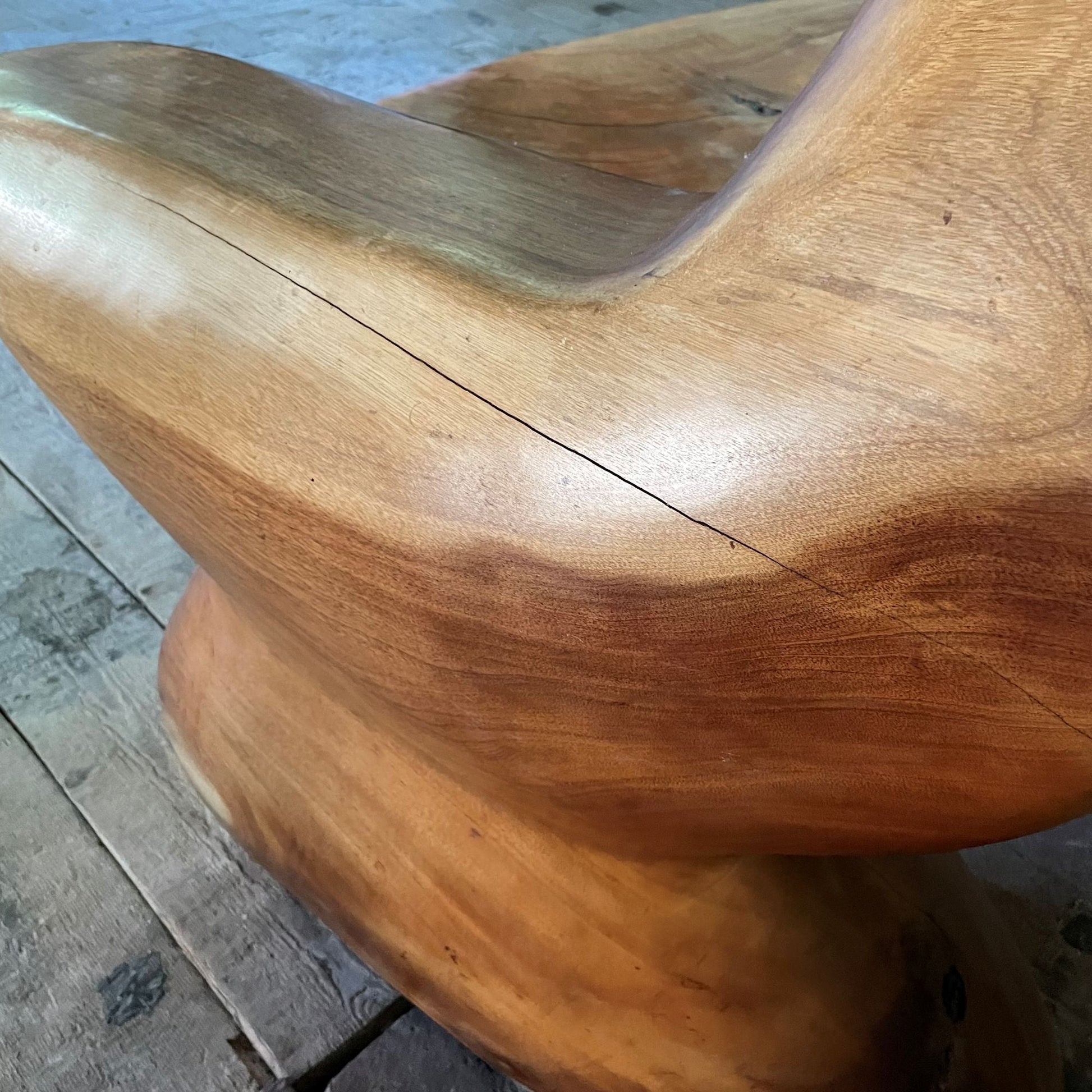 Sculptural, organically shaped solid wooden bench - COLLECTORS RDAM