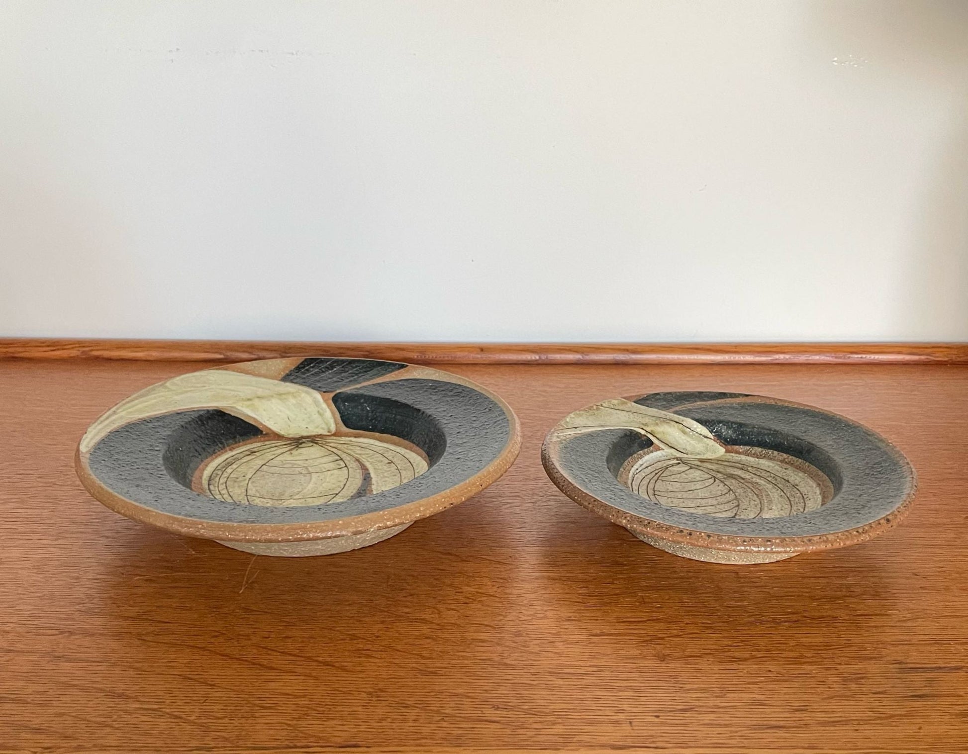 Set stoneware plates by Noomi Backhausen for Soholm Stentoj in Bornholm, Denmark - COLLECTORS RDAM