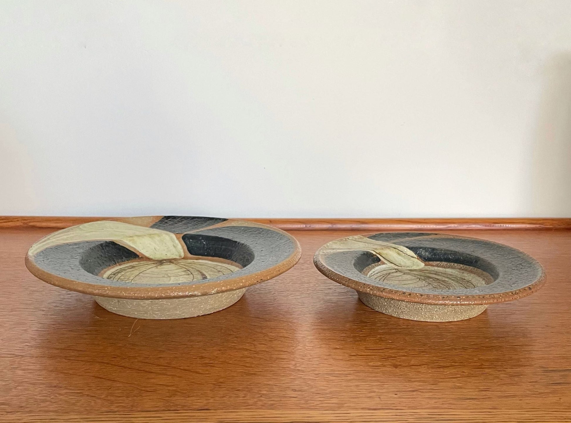 Set stoneware plates by Noomi Backhausen for Soholm Stentoj in Bornholm, Denmark - COLLECTORS RDAM