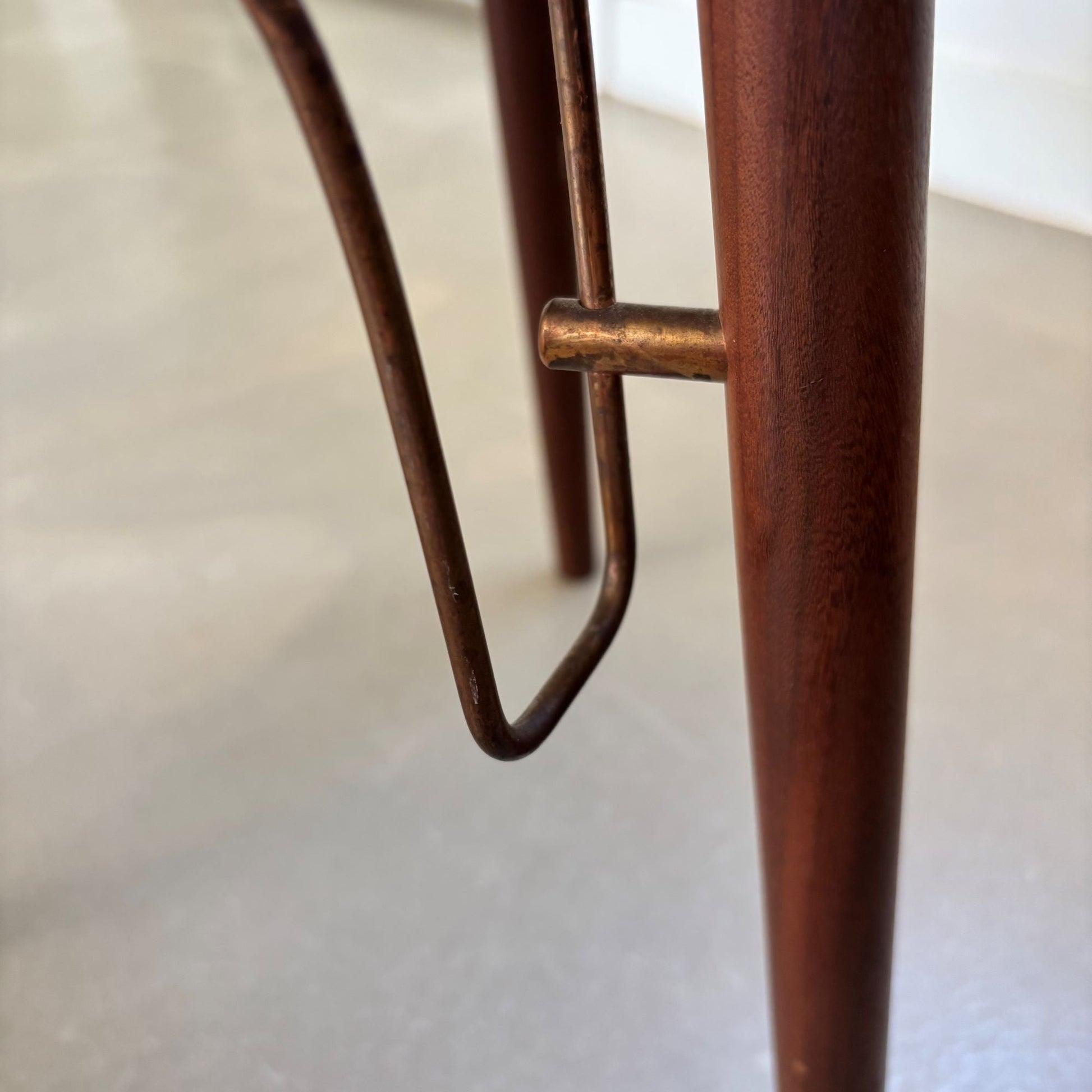 Teak side table with ashtray _ magazine holder, Gorm Mobler, Denmark 1956 - Collectors - Net.Work