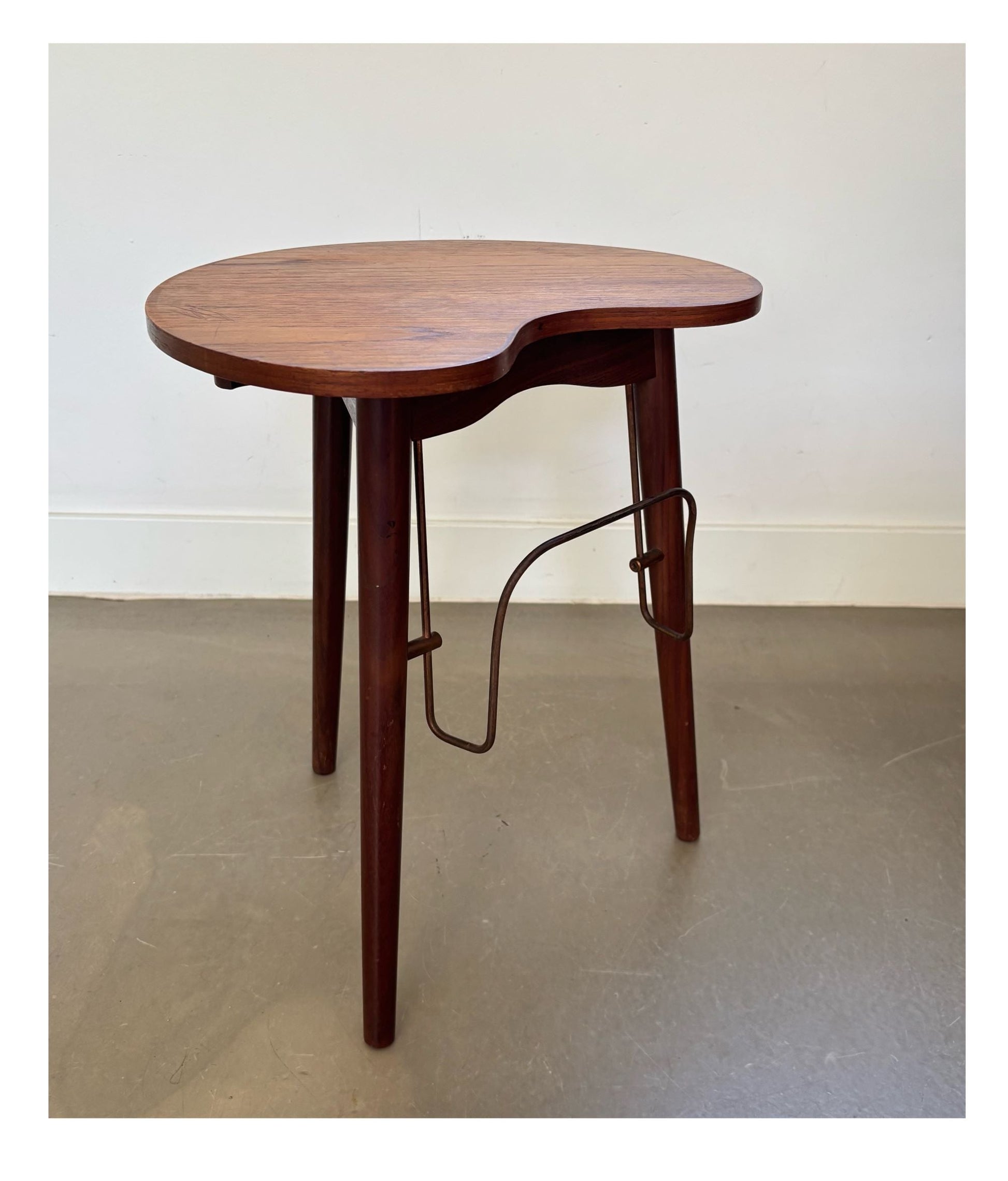 Teak side table with ashtray _ magazine holder, Gorm Mobler, Denmark 1956 - Collectors - Net.Work