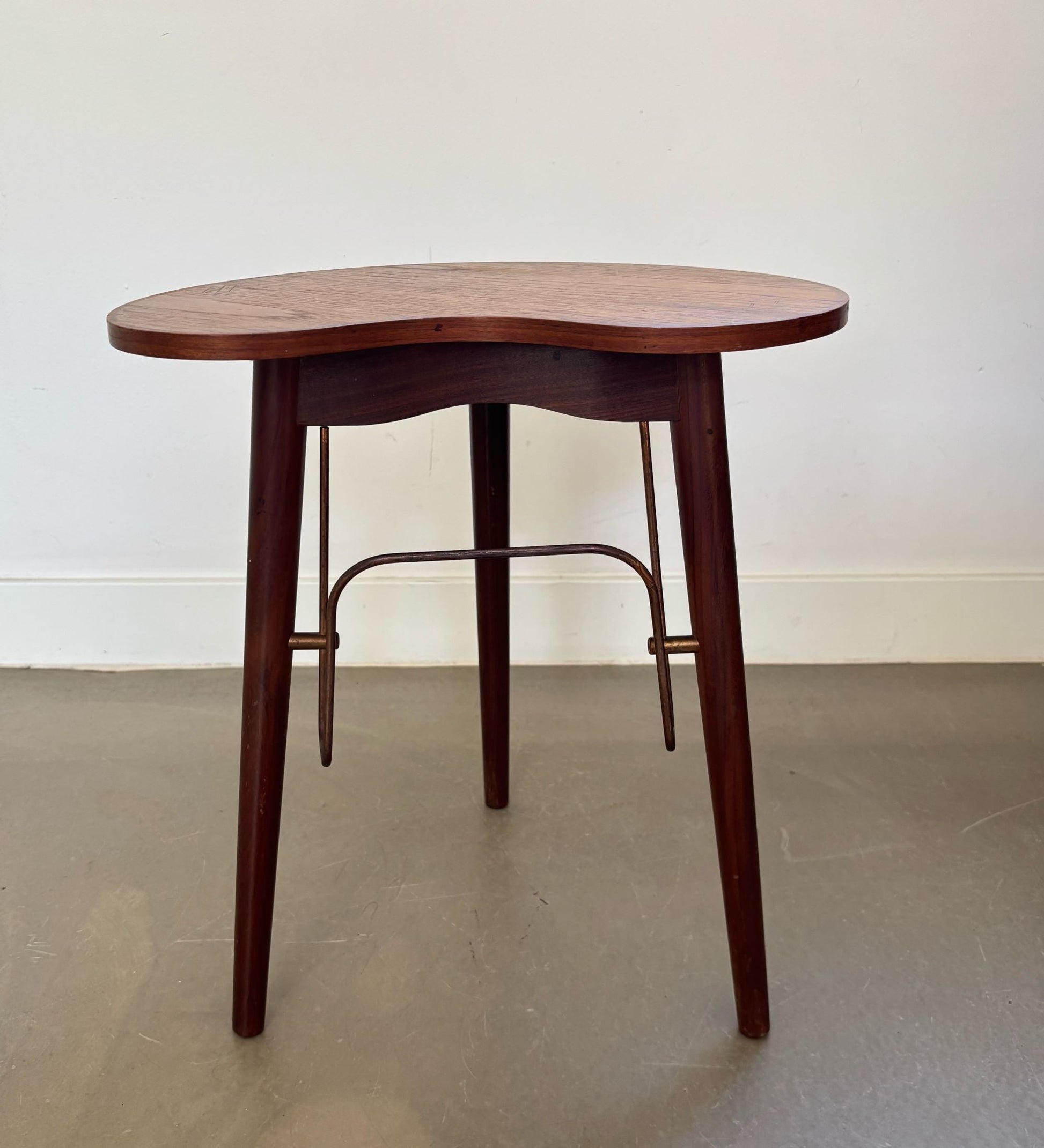 Teak side table with ashtray _ magazine holder, Gorm Mobler, Denmark 1956 - Collectors - Net.Work