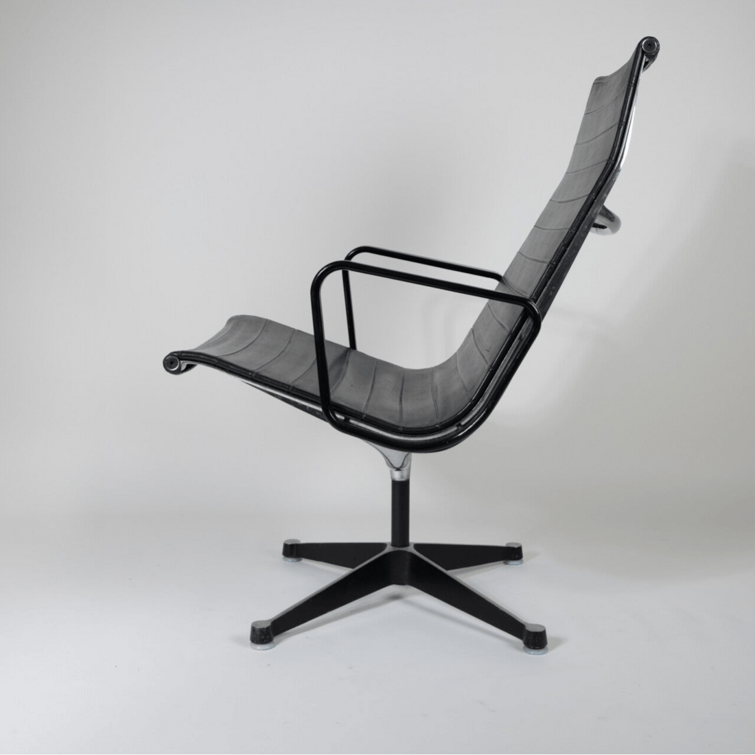 Very early Eames EA 116 'triple black' Lounge Chair, by Herman Miller - COLLECTORS RDAM