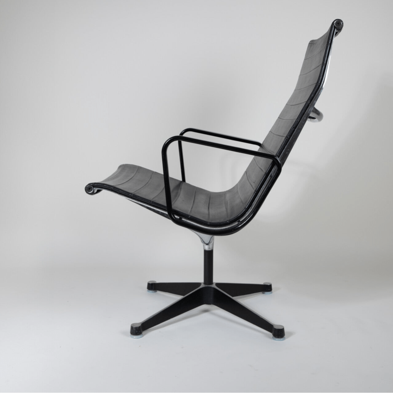 Very early Eames EA 116 'triple black' Lounge Chair, by Herman Miller - COLLECTORS RDAM