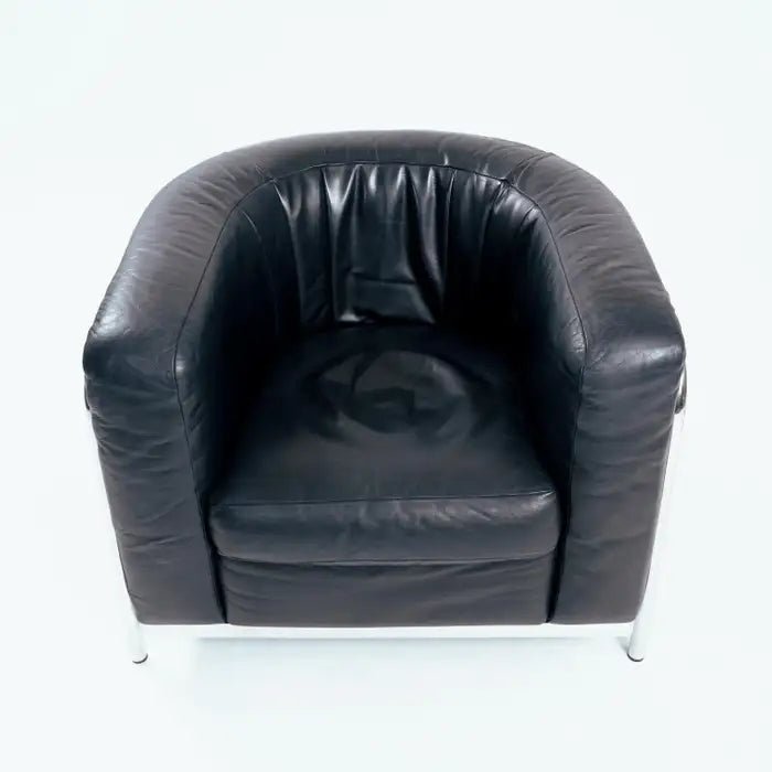 Zanotta Onda black round leather chairs, inspired by le Corbusier, Italy, set 2 - COLLECTORS RDAM